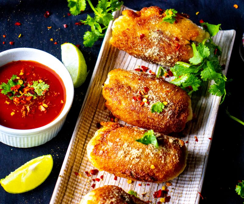 Crispy Aloo Cheese Bread Rolls