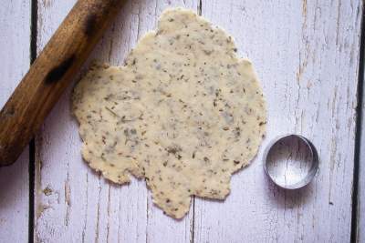 rolling the methi mathri dough