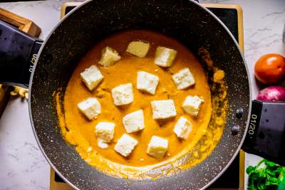 paneer cubes in Makhni sauce