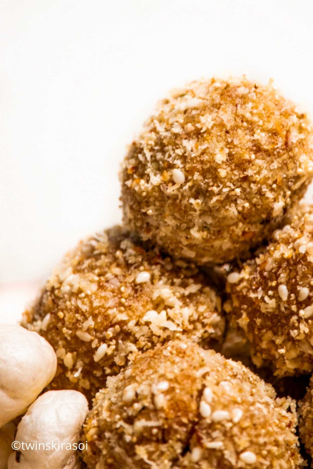 makhana ladoo in a plate